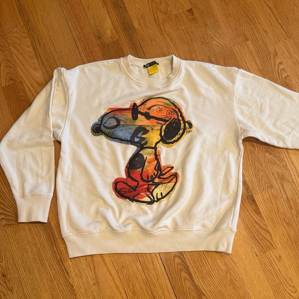 Zara Snoopy Graphic Sweatshirts off White. M